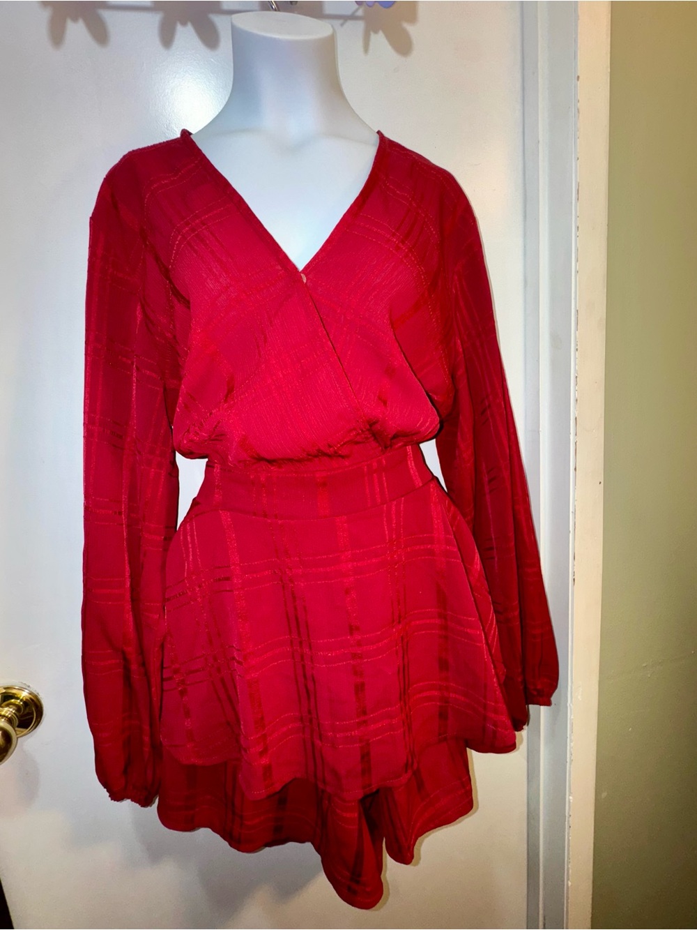 Red V-Neck Tiered romper dress with Waist Tie - Picture 4 of 6